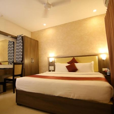 Hotel Monarch Kozhikode Buitenkant foto