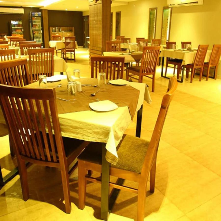 Hotel Monarch Kozhikode Buitenkant foto